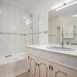Host Wise - Sunny Spacious House - Terrace & Free Parking *