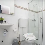 Host Wise - Sunny Spacious House - Terrace & Free Parking *