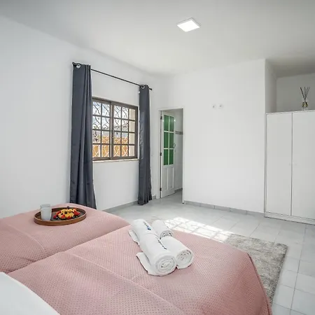 Host Wise - Sunny Spacious House - Terrace & Free Parking Willa Lagoa (Algarve)