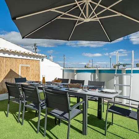 Host Wise - Sunny Spacious House - Terrace & Free Parking *