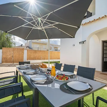 Villa Host Wise - Sunny Spacious House - Terrace & Free Parking Lagoa (Algarve)