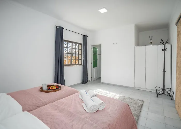Host Wise - Sunny Spacious House - Terrace & Free Parking Villa Lagoa (Algarve)