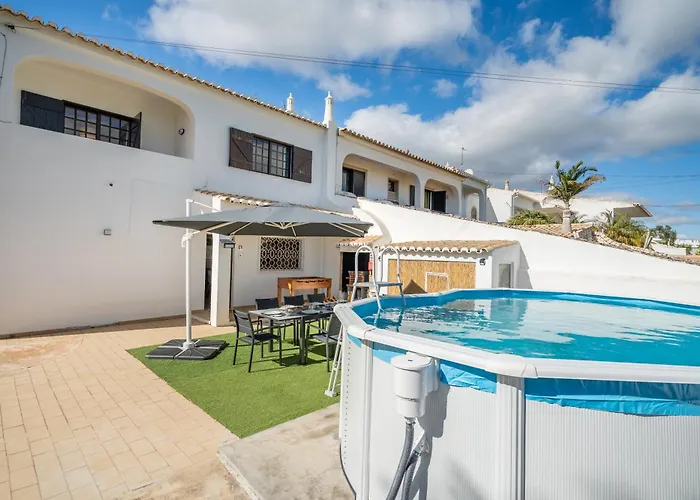 Villa Host Wise - Sunny Spacious House - Terrace & Free Parking *