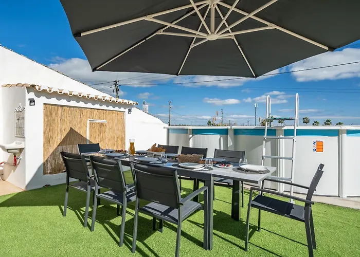 Host Wise - Sunny Spacious House - Terrace & Free Parking *