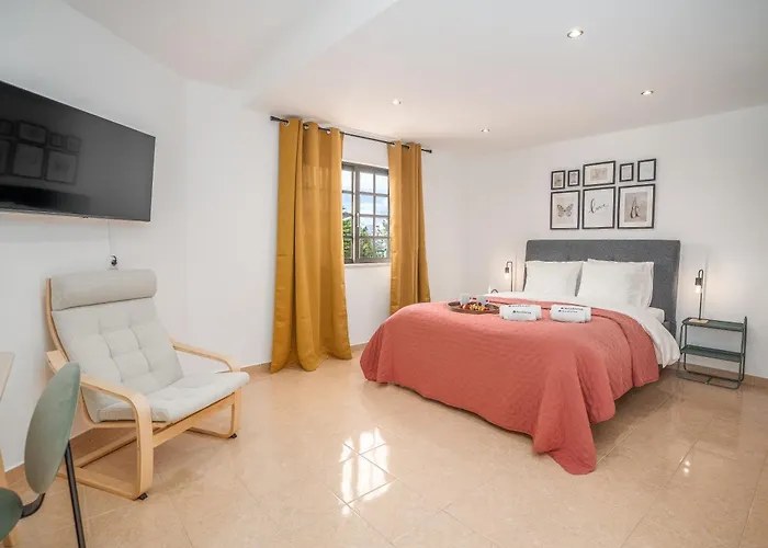 Willa Host Wise - Sunny Spacious House - Terrace & Free Parking