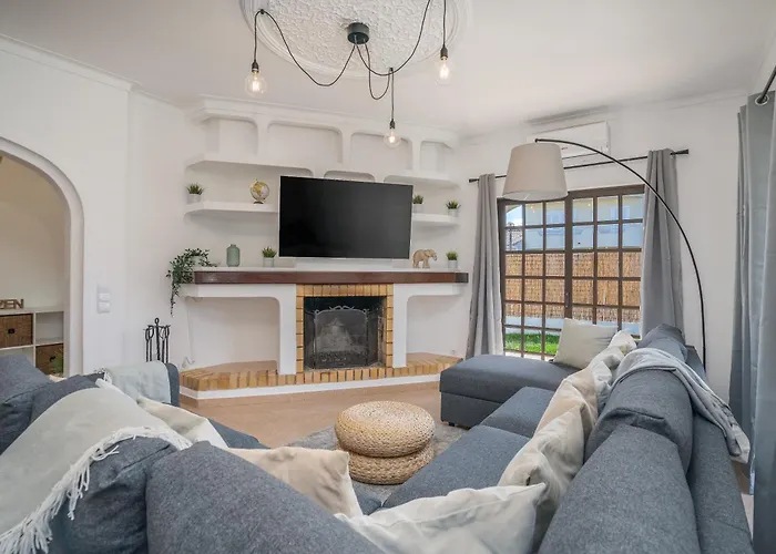 Willa Host Wise - Sunny Spacious House - Terrace & Free Parking *