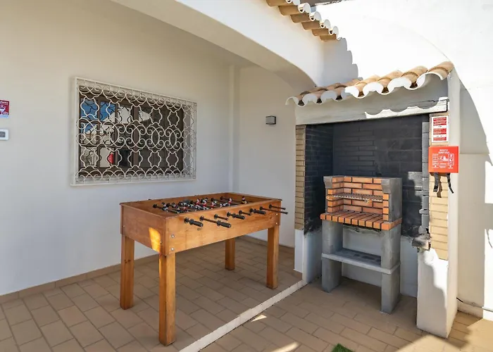 Host Wise - Sunny Spacious House - Terrace & Free Parking Villa