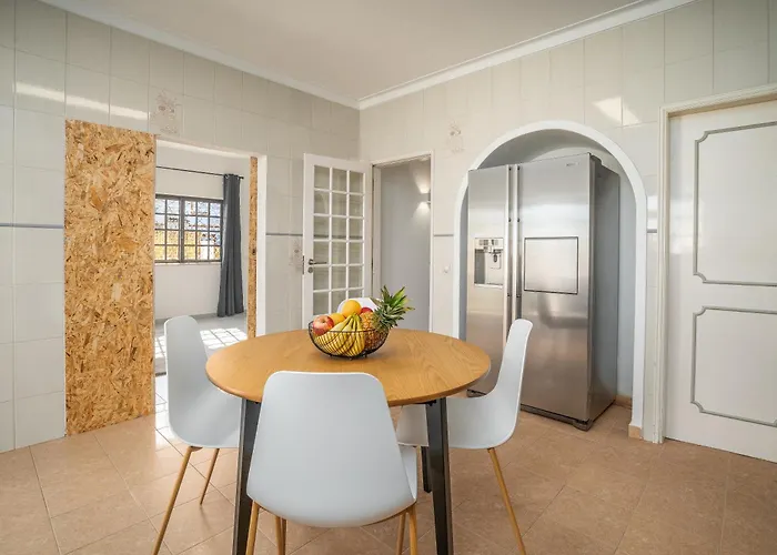 Host Wise - Sunny Spacious House - Terrace & Free Parking Willa *