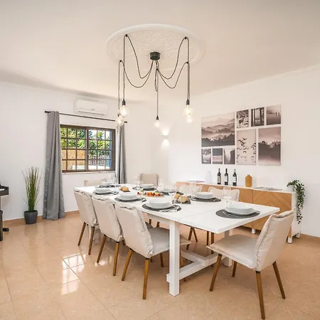 Villa Host Wise - Sunny Spacious House - Terrace & Free Parking Lagoa (Algarve)