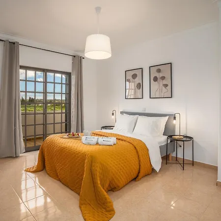 Host Wise - Sunny Spacious House - Terrace & Free Parking