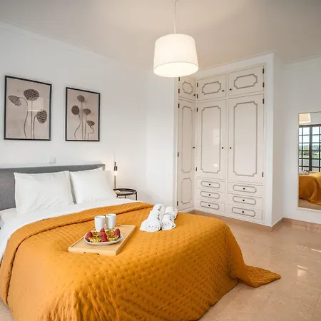 Host Wise - Sunny Spacious House - Terrace & Free Parking