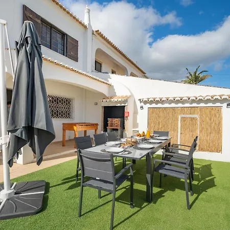 Host Wise - Sunny Spacious House - Terrace & Free Parking *