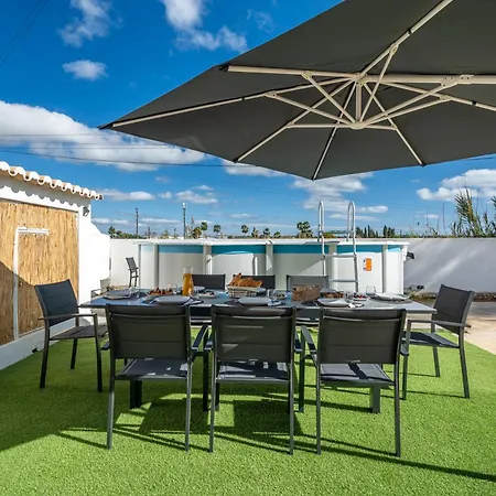 Villa Host Wise - Sunny Spacious House - Terrace & Free Parking *